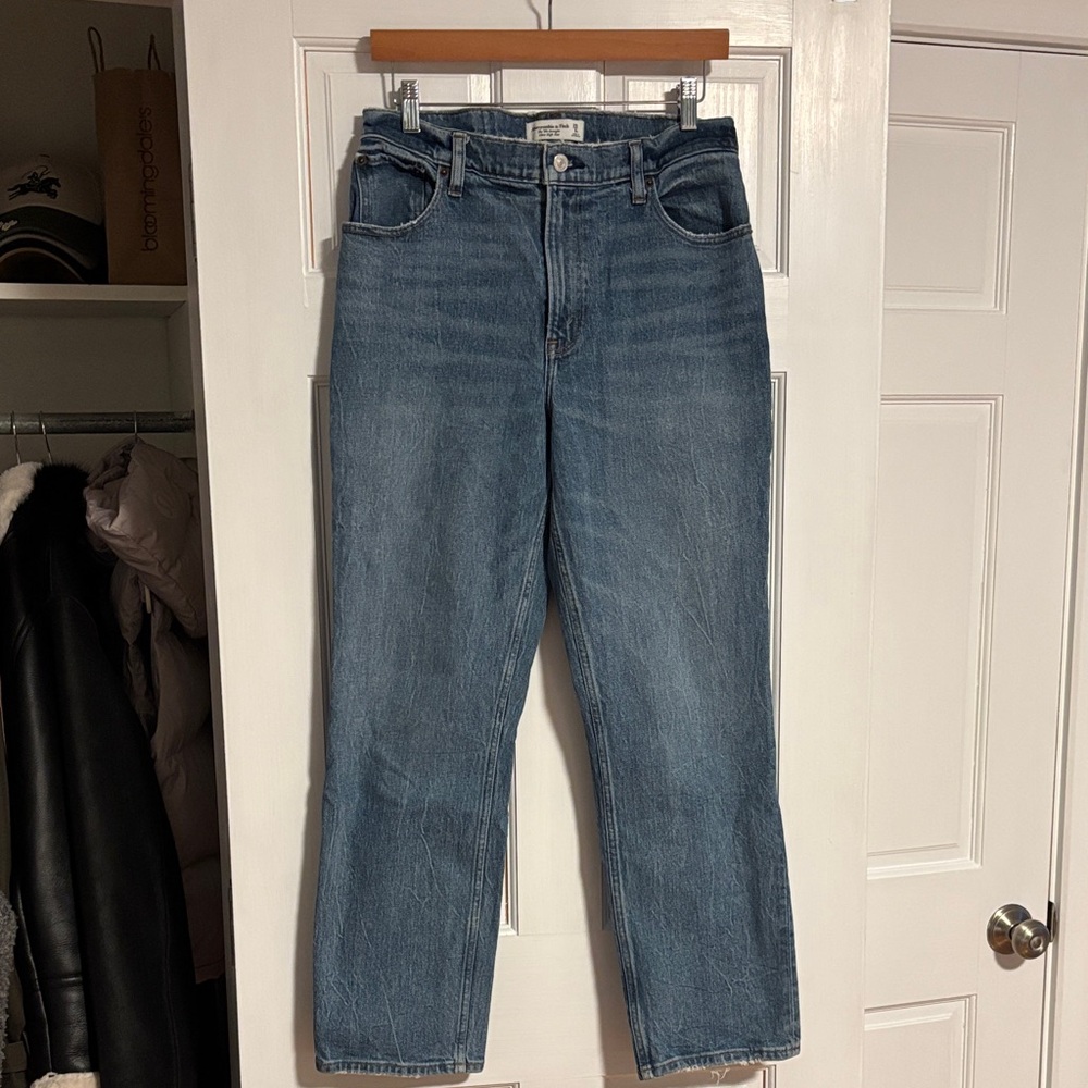 Abercrombie 90’s straight ultra high rise jeans